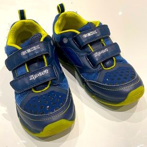 Geox kids running shoes. Size US3 EU34